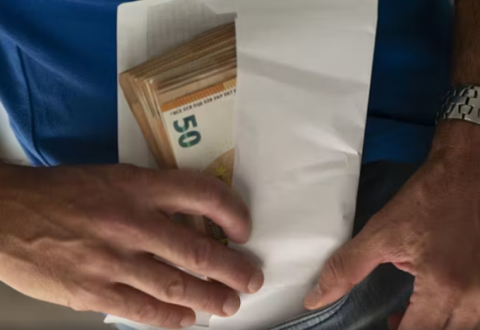 Favore seksuale dhe para për certifikata, zbulohet skandali në Itali