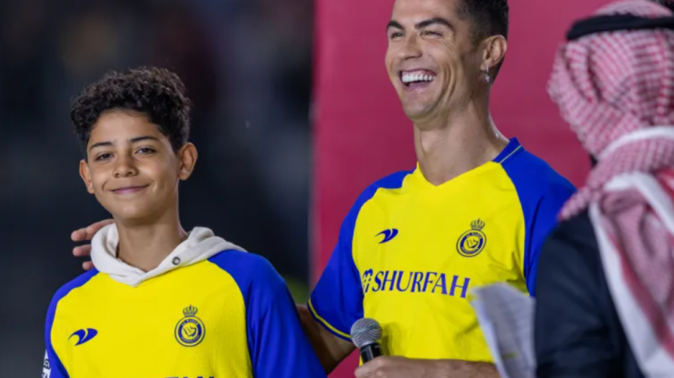 Al Nassr drejt vendimit historik, Cristiano Ronaldo mund të luajë me djalin në ekipin e parë