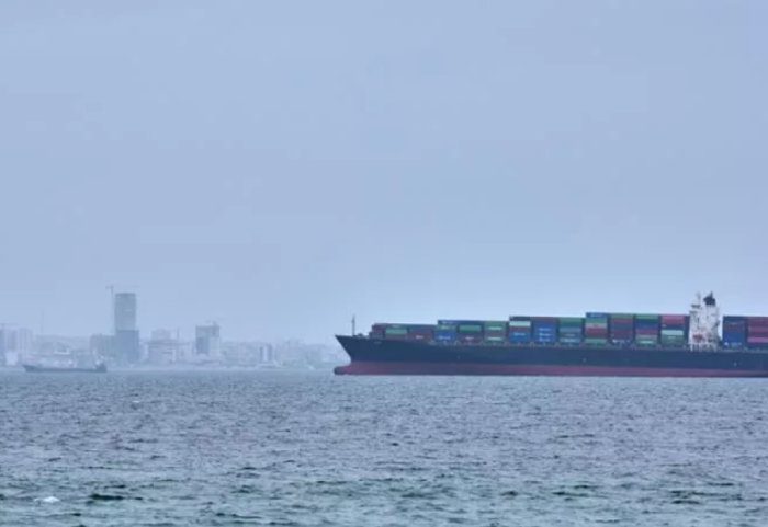 Teherani sekuestron dy anije në Ngushticën e Hormuzit, sulmohet edhe një e tretë