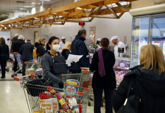 Në kohë krize, Greqia shpall paketë të re ndihme 500 milionë euro, përfitojnë edhe shqiptarët