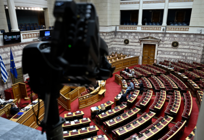 Abuzuan me fondet e BE, u hiqet imuniteti 13 deputetëve në Greqi