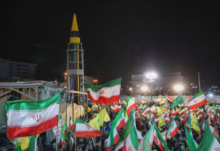 Lufta drejt përshkallëzimit, SHBA zbulon krizën e lidershipit mes Ajatollahëve, Irani kthen 700 xhami në strehimore