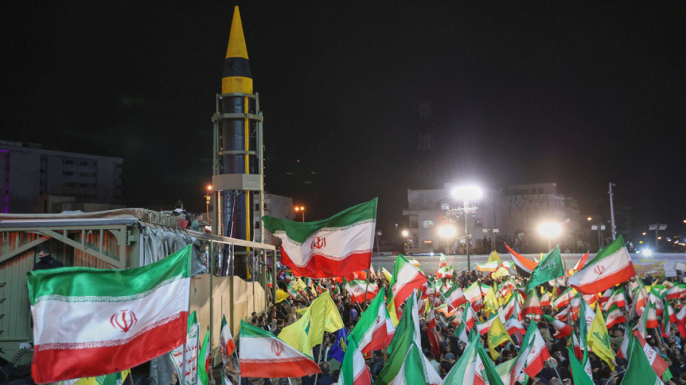 Lufta drejt përshkallëzimit, SHBA zbulon krizën e lidershipit mes Ajatollahëve, Irani kthen 700 xhami në strehimore