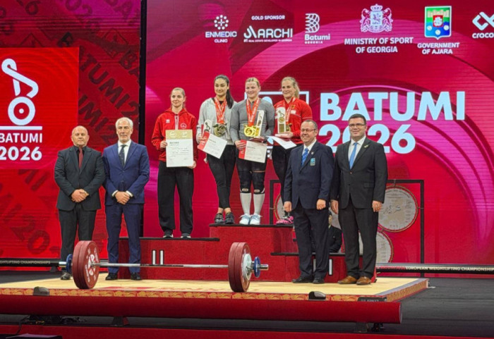 Shkruhet historia në Europianin e Peshëngritjes, Enkileda Carja thyen dy rekorde kontinentale