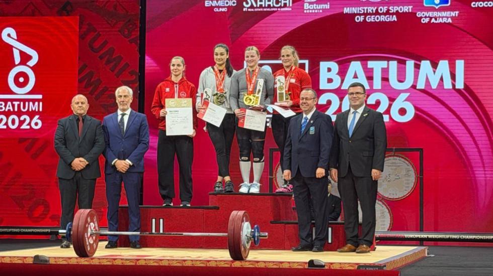 Shkruhet historia në Europianin e Peshëngritjes, Enkileda Carja thyen dy rekorde kontinentale