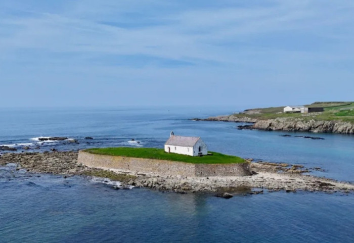 Në këtë kishë nuset vonohen në altar nga.. batica