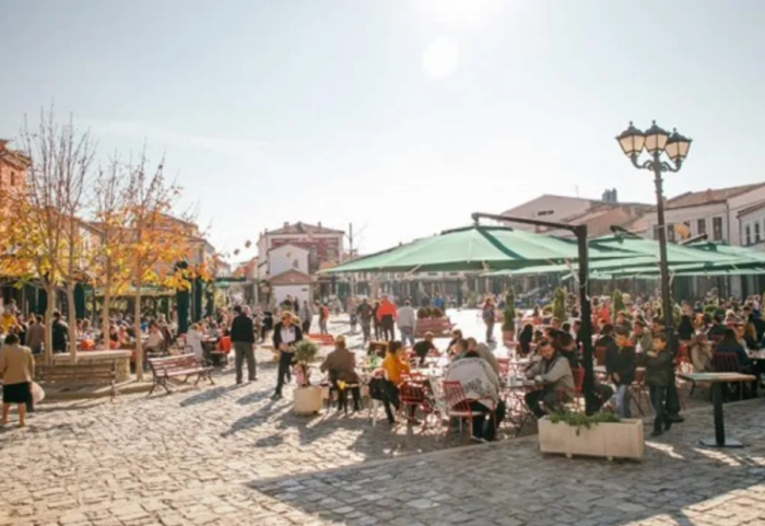 Sherr mes dy pronarëve të lokaleve për hapësirat publike, një i plagosur në pazarin e vjetër të Korçës