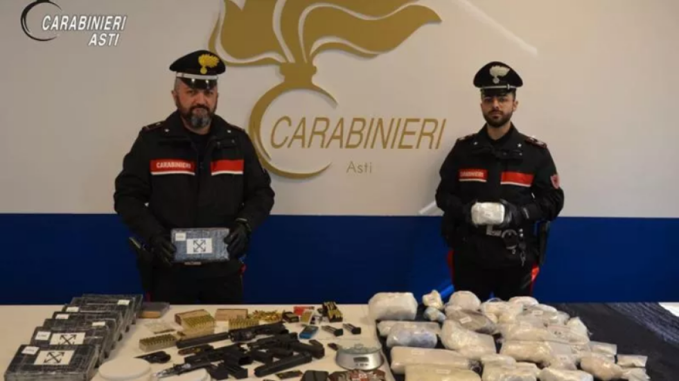 Shqiptari në Itali kapet me 5 milionë euro kokainë dhe armë me silenciator