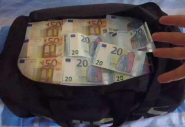 Kampioni i xhudos kapet me 1.15 milionë euro në bagazh