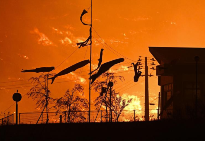 Vatër shkatërrimtare zjarri në Japoni, mijëra të evakuuar