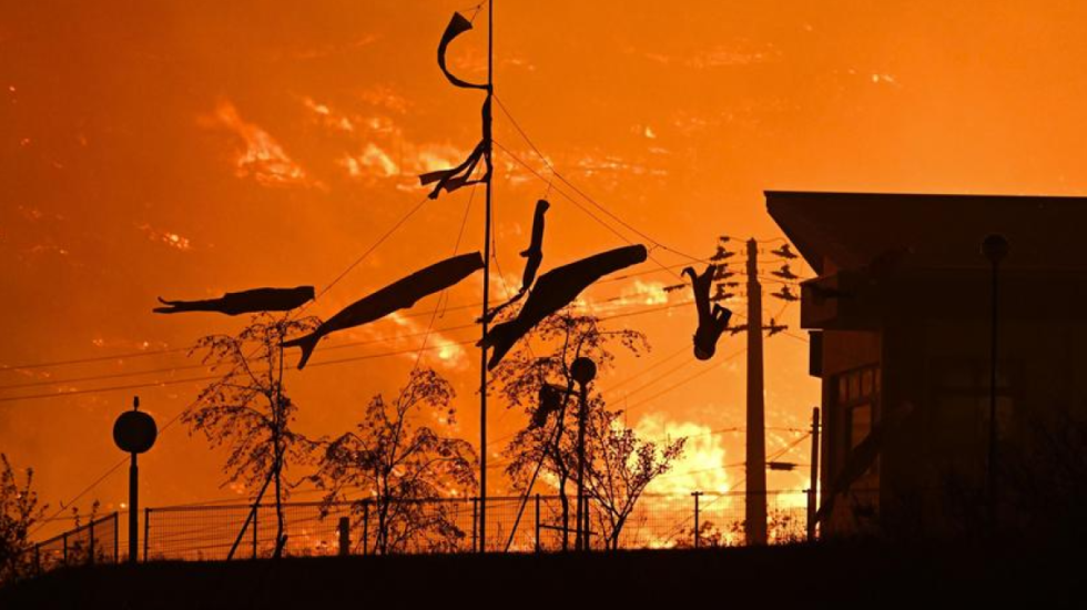 Vatër shkatërrimtare zjarri në Japoni, mijëra të evakuuar