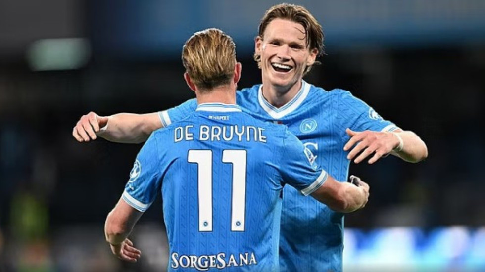 Napoli shkatërron Cremonesen dhe shtyn festën e titullit të Interit