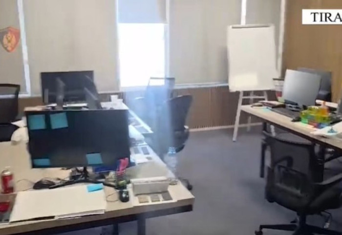 Tjetër “call center” që mashtronte të huajt me bursa fiktive në Tiranë, 2 të arrestuar dhe 12 nën hetim