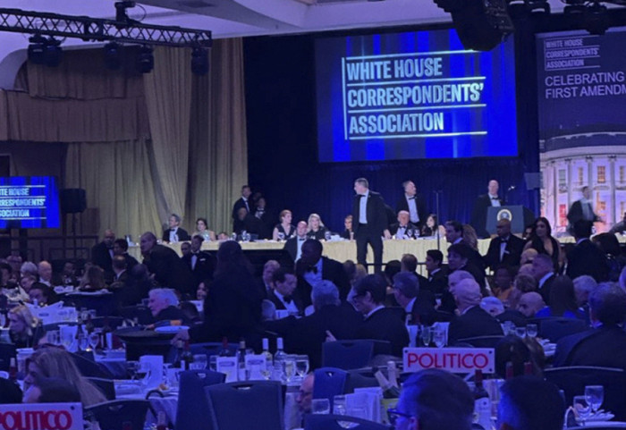 VIDEO- "Qendro poshtë!", momenti kur Trump largohet nga të shtënat