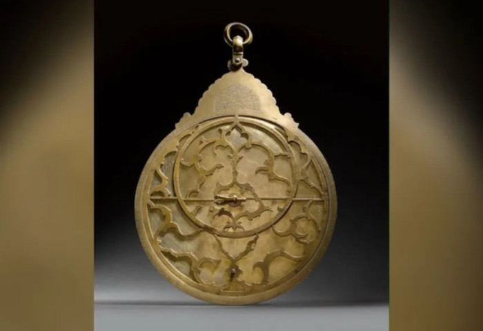 "Superkompjuteri" i shek. të 17-të del në ankand