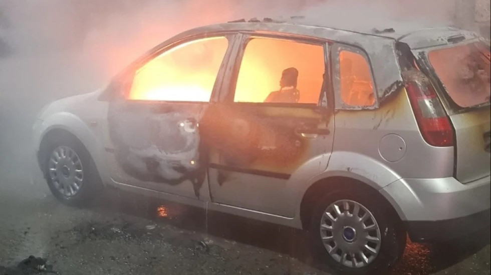 Digjet gjatë natës makina e gazetarit të Birn, Curri: Nuk më frikësojnë dot