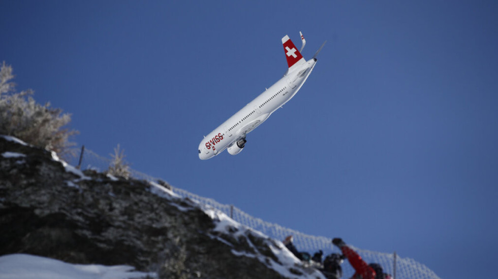 4 në spital, evakuohen me shpejtësi 230 pasagjerë nga avioni para nisjes