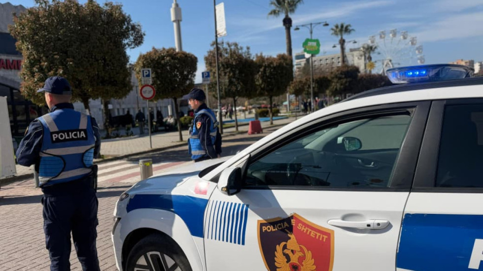 I dehur në timon teksa transportonte nxënësit, policia e Elbasanit arreston shoferin e furgonit