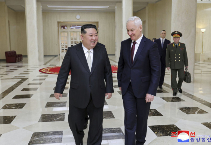 Kim Jong Un: Koreja e Veriut mbështet politikën e sovranitetit të Rusisë