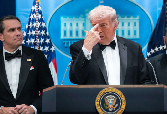 Shtëpia e Bardhë drejt vendimeve ekstreme, Trump me antiplumb në paraqitjet e ardhshme publike