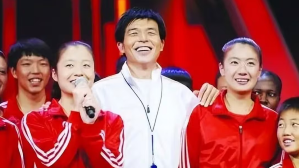 “Superbabai” kinez me 300 fëmijë, mbi 100 kanë përfunduar shkollën e lartë, 50 kampionë në sport