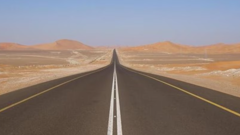 Rruga më e gjatë e drejtë në botë, as një kthesë në 240 kilometra