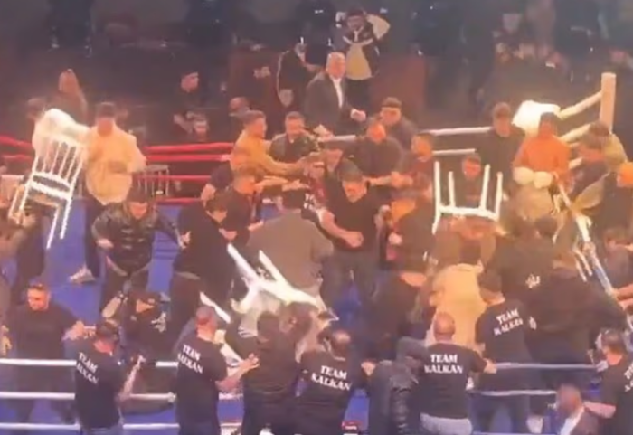 VIDEO/ Kaos në ndeshjen e boksit në Turqi, dhunohet boksieri rus dhe stafi i tij