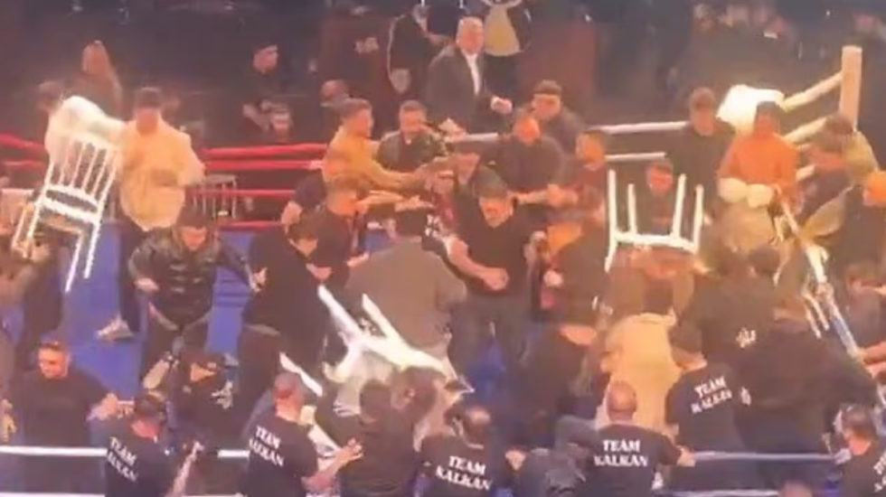 VIDEO/ Kaos në ndeshjen e boksit në Turqi, dhunohet boksieri rus dhe stafi i tij