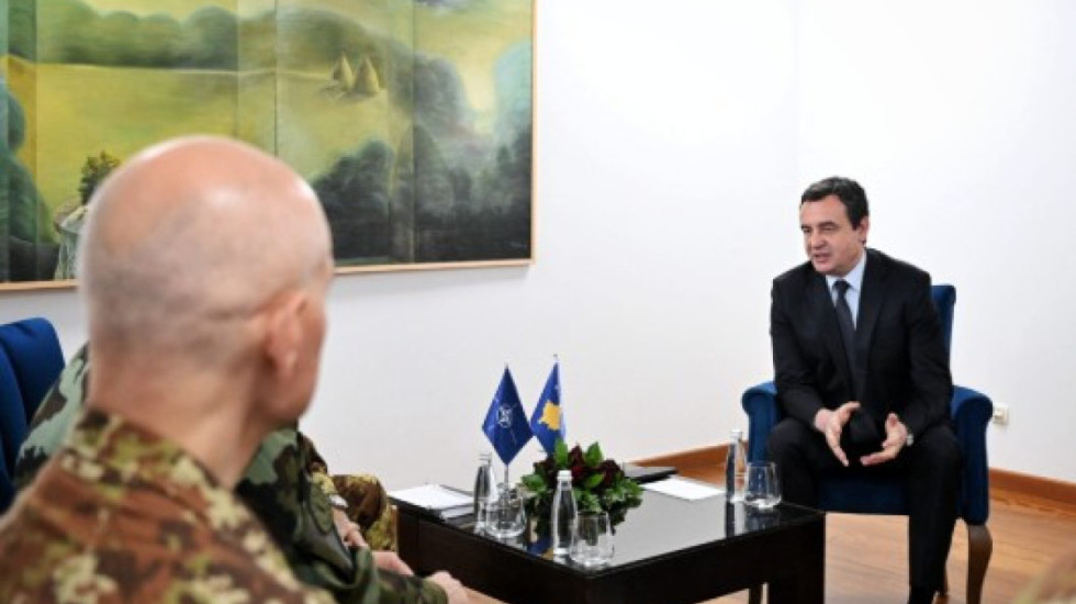 Kurti pret liderët ushtarakë të NATO-s e BE, ngre alarmin për ndikimin destabilizues të Serbisë