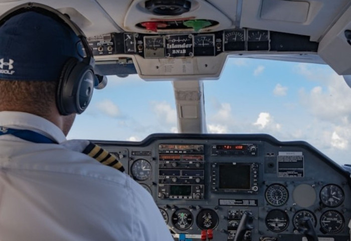 Kërkoi 1 mln euro pasi e pushuan nga puna, piloti përfundon me gjobë të majme