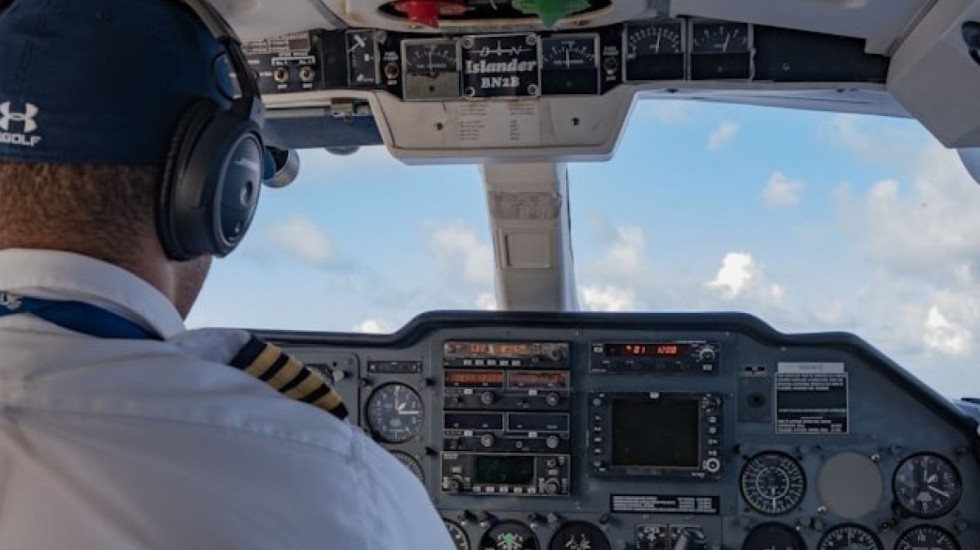 Kërkoi 1 mln euro pasi e pushuan nga puna, piloti përfundon me gjobë të majme