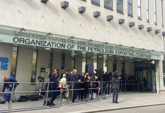 Goditje për eksportuesit e naftës, Emiratet e Bashkuara Arabe largohen nga OPEC