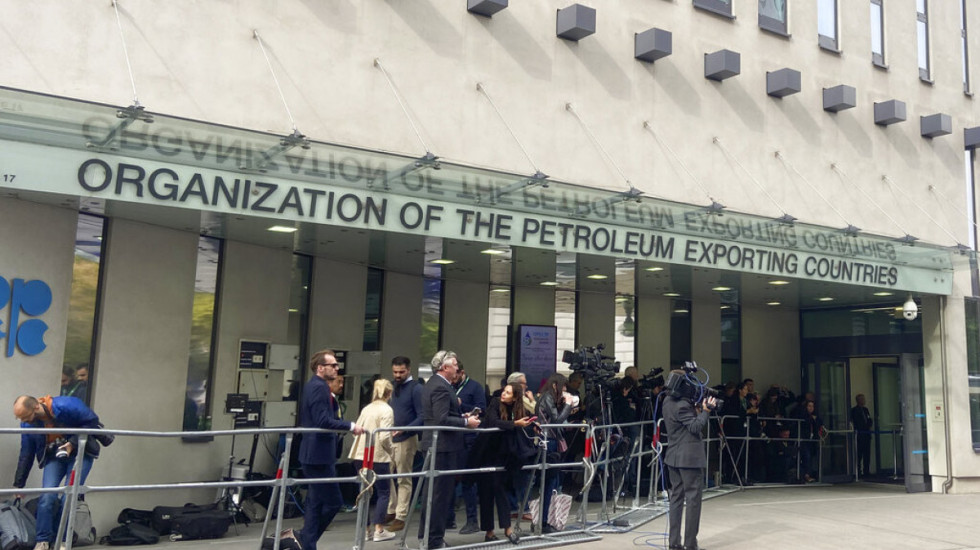 Goditje për eksportuesit e naftës, Emiratet e Bashkuara Arabe largohen nga OPEC