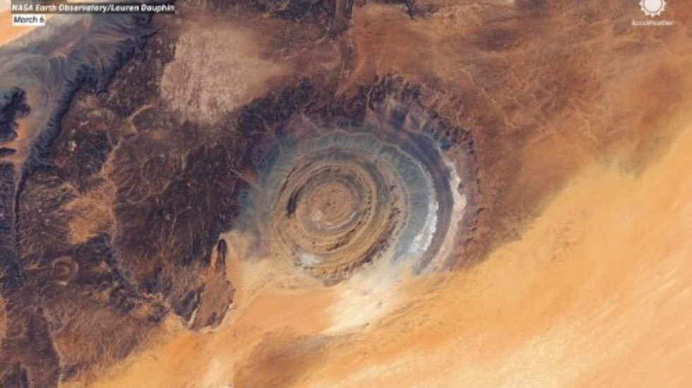 NASA zbuloi një "sy" gjigant 40 kilometra në Sahara, si u krijua fenomeni mbresëlënës