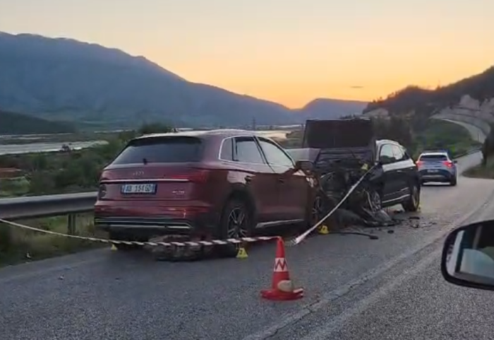 Makinat përplasen “kokë më kokë”, 8 të plagosur