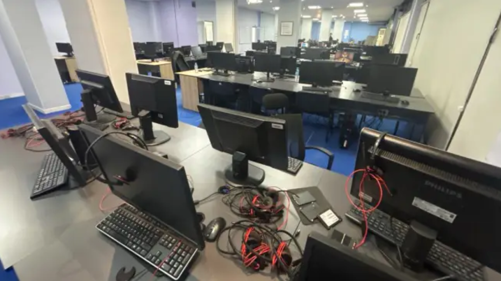 “10 të arrestuar në një skemë prej 50 milionë euro”, Europol: Shkatërrohen call center për mashtrime në Tiranë