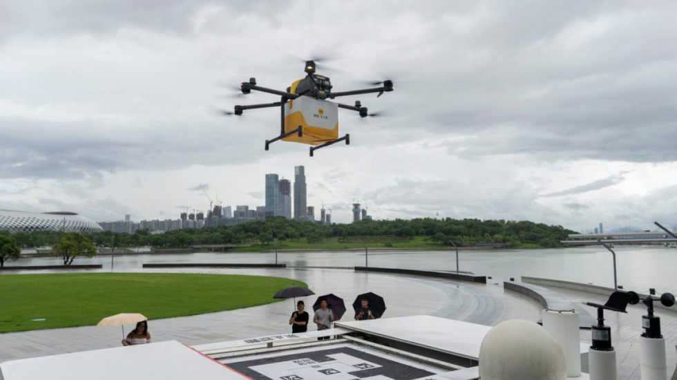 Kina ndalon përdorimin e dronëve në kryeqytet