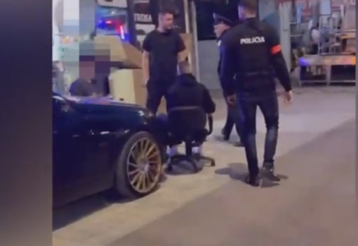 Shisnin fenelina dhe pajisje policie, në pranga dy kontrabandistët