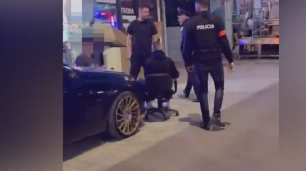 Shisnin fenelina dhe pajisje policie, në pranga dy kontrabandistët