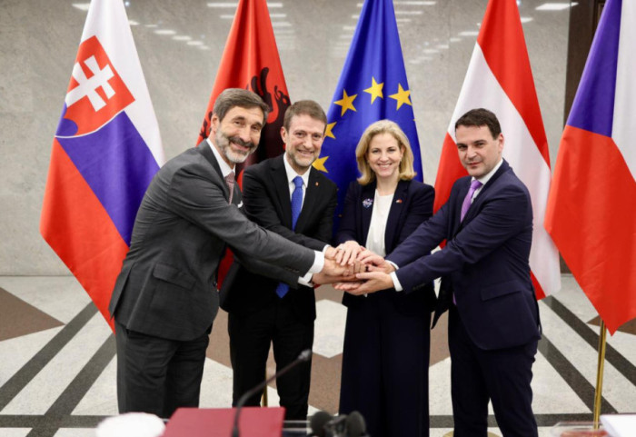 Takim me homologët nga Austria, Çekia dhe Sllovakia, ministri Hoxha: Mbështetje për integrimin europian