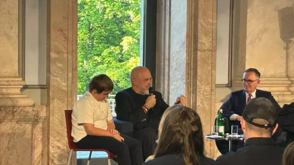 Rama në Berlin: Jam artisti më i mirë mes kryeministrave, dhe kryeministri më i mirë mes artistëve