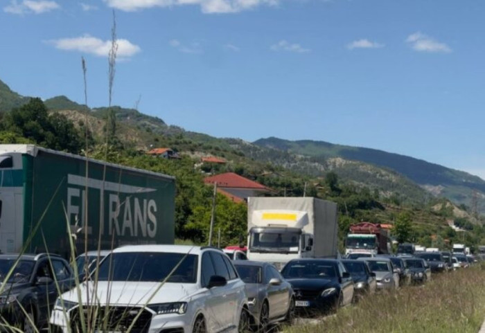 Në juglindje për fundjavë, radhë kilometrike në Tiranë- Elbasan