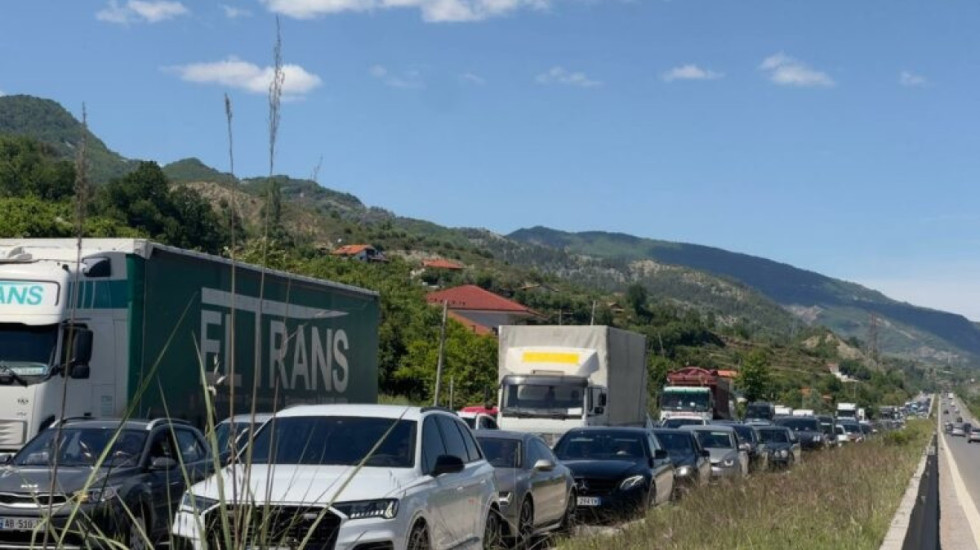 Në juglindje për fundjavë, radhë kilometrike në Tiranë- Elbasan
