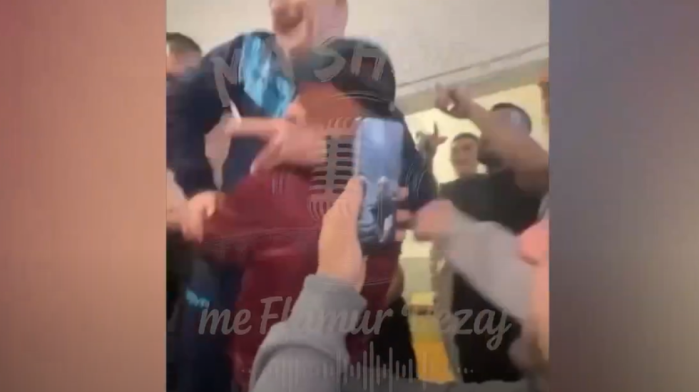 VIDEO/ Me telefona në duar, alkool dhe muzikë, festë në burgun e Durrësit, reagon Drejtoria e Burgjeve