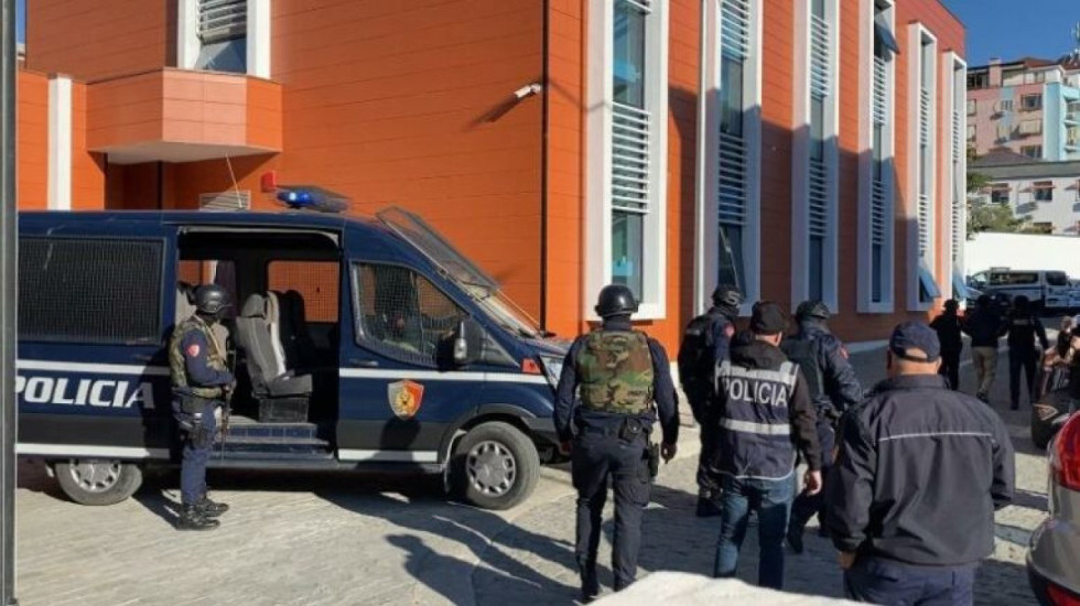 Detajet e operacionit antidrogë në Elbasan: 26 të shoqëruar, sekuestrohen kokainë dhe kanabis