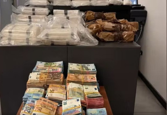 I shiti marokenit 10 kg kokainë dhe 17 kg heroinë, arrestohet në Milano shoferi shqiptar i kamionit
