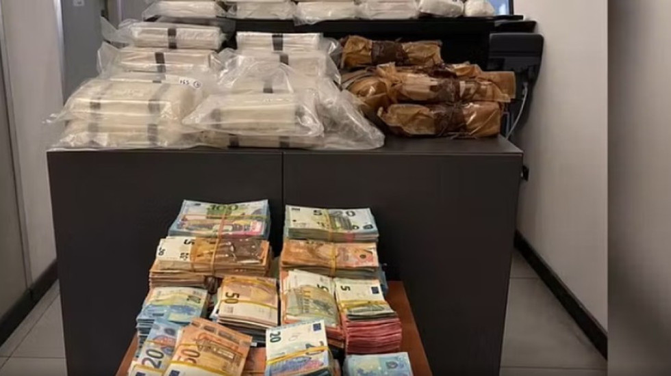 I shiti marokenit 10 kg kokainë dhe 17 kg heroinë, arrestohet në Milano shoferi shqiptar i kamionit