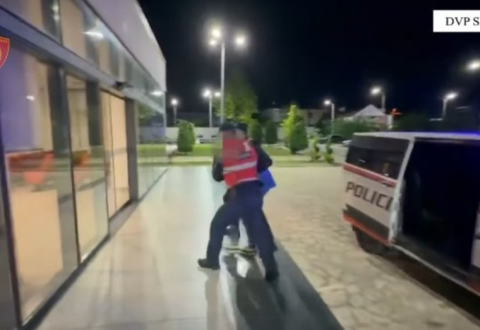 19-vjeçari arrestohet me pistoletë dhe thikë në Shkodër, tentoi t’i shpëtonte policisë me vrap
