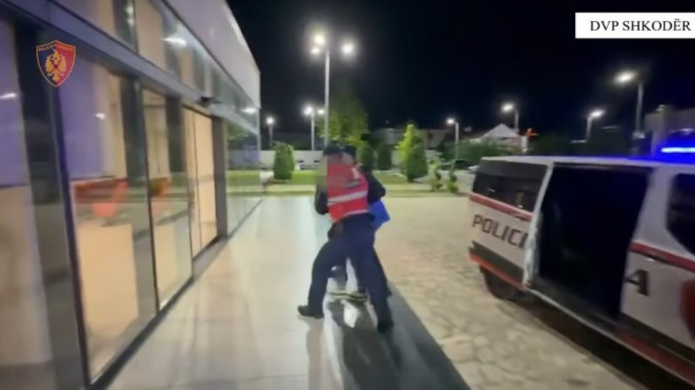 19-vjeçari arrestohet me pistoletë dhe thikë në Shkodër, tentoi t’i shpëtonte policisë me vrap