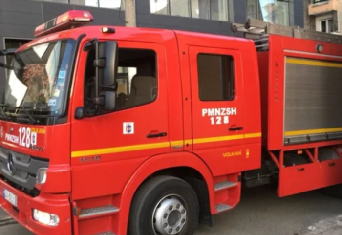 Zjarr në Tiranë, digjet apartamenti te “Komuna e Parisit”